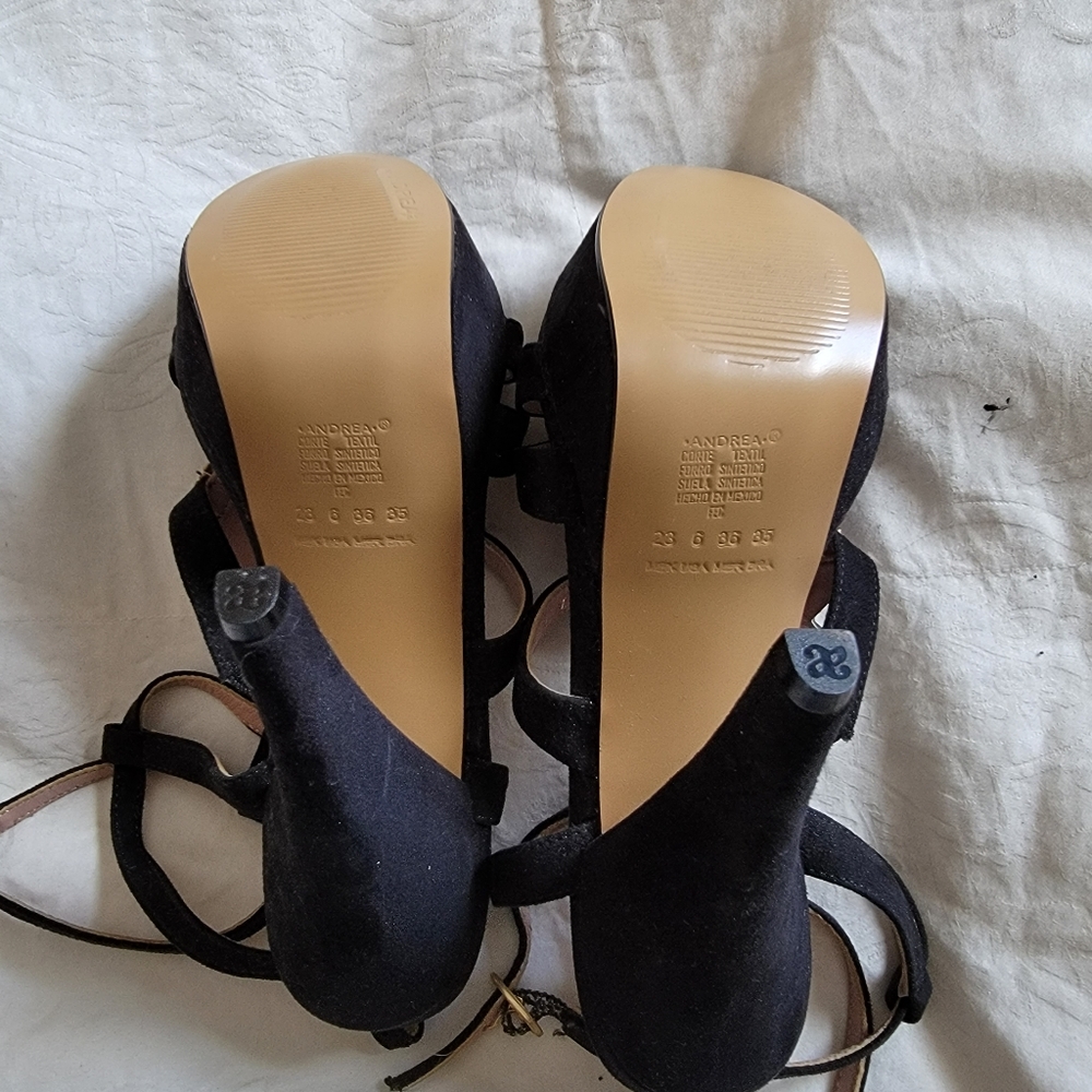 Shoes - Picture 4 of 8